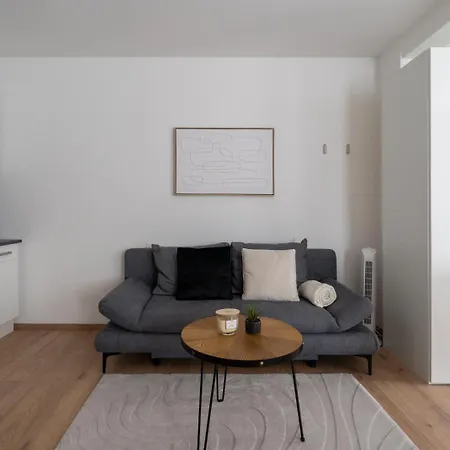 Farawayhomes #12 Apartment